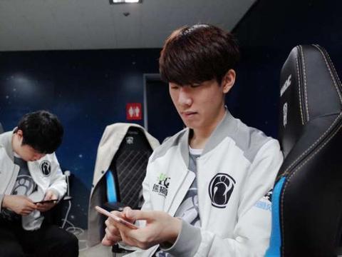 GALA Kaisa + rookie Ahri 恢复状态并共同取得 21 次击杀 Invictus Gaming 击溃了 Top Esports 并拿回一分